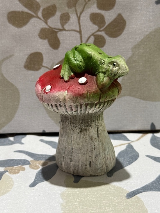 Other - Frog on Toadstool Garden Ornament - Green & Red